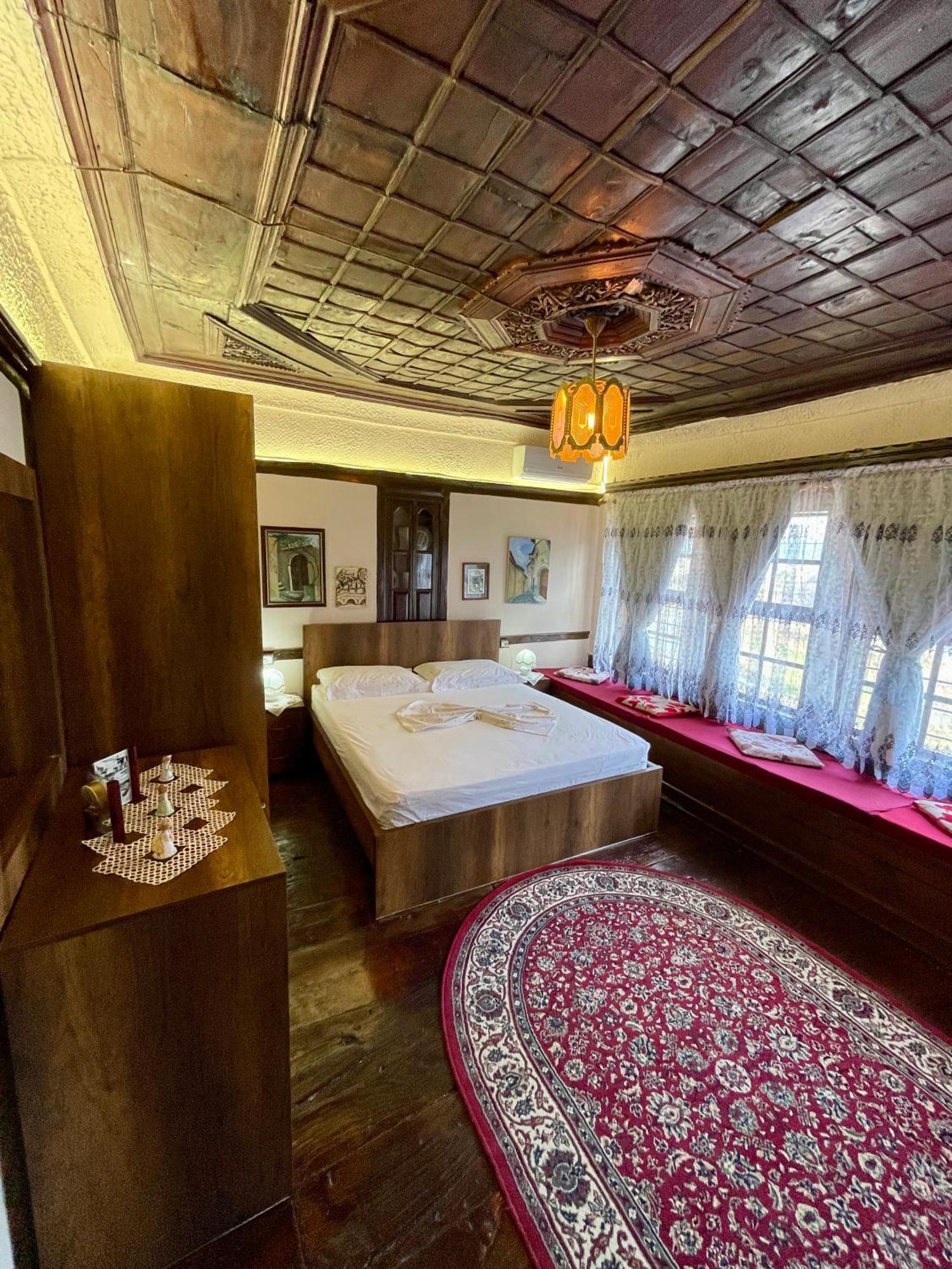 Restaurant & Guest House Semani Berat Exterior photo