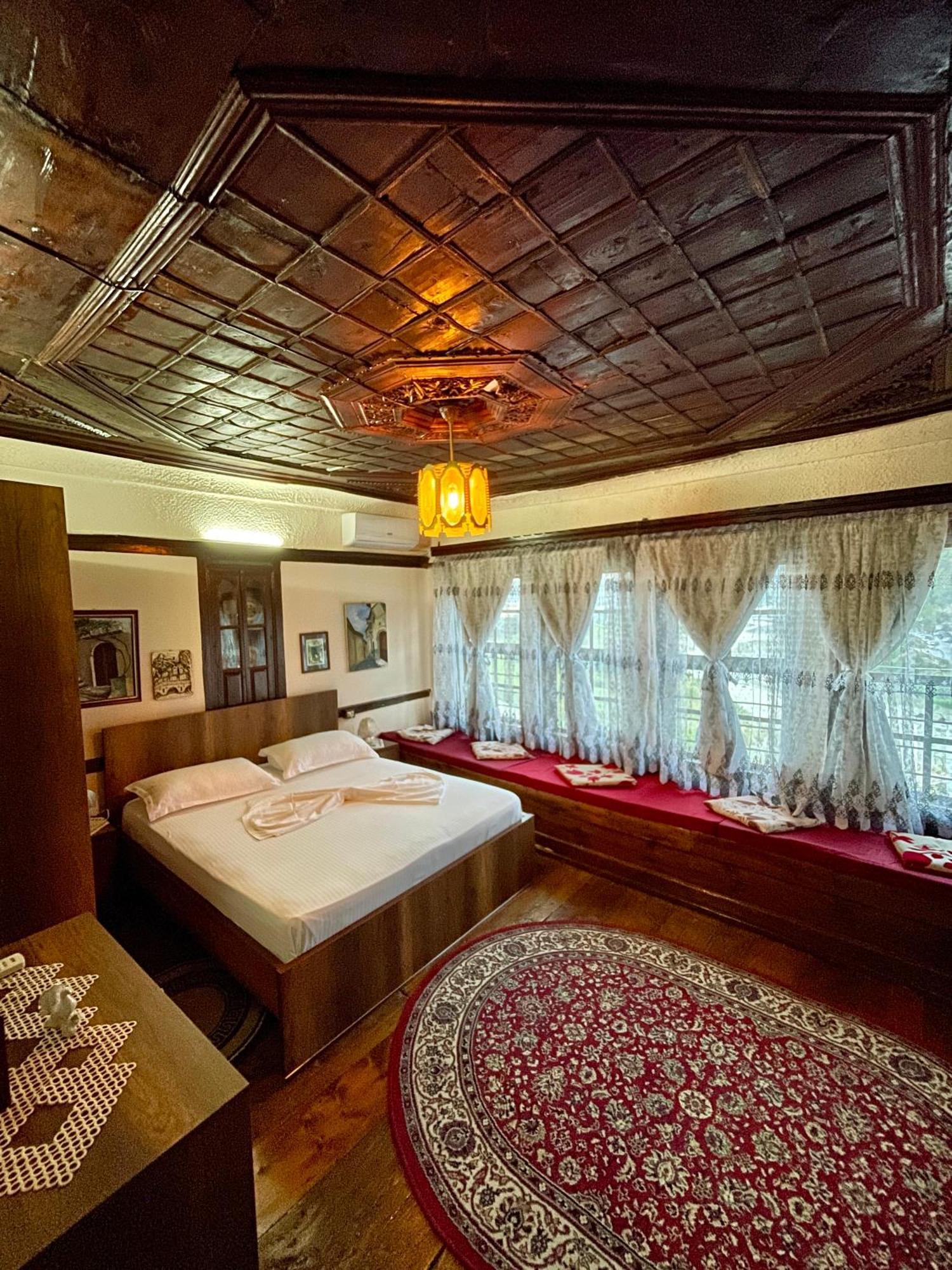 Restaurant & Guest House Semani Berat Exterior photo